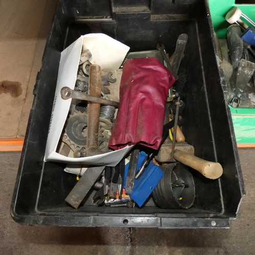 5208 - A quantity of various hand tools. Not practical to list in detail so please view or see photographs ... 