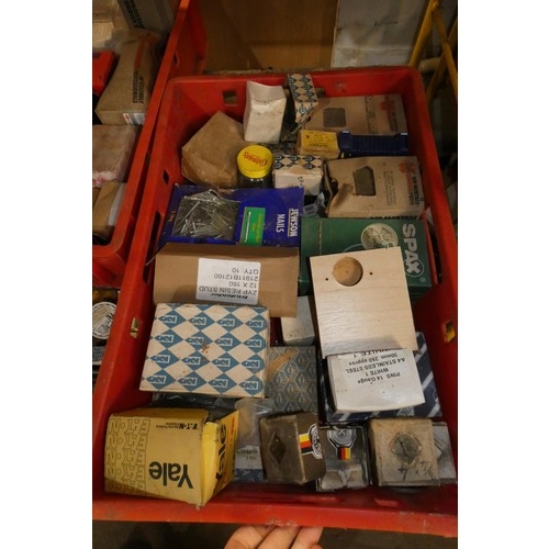 5024 - A quantity of various screws etc. Not practical to list in detail so please view or see photographs.... 