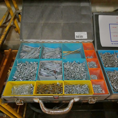 5030 - 2 x metal screw selection cases containing a quantity of various screws. Contents of 1 shelf