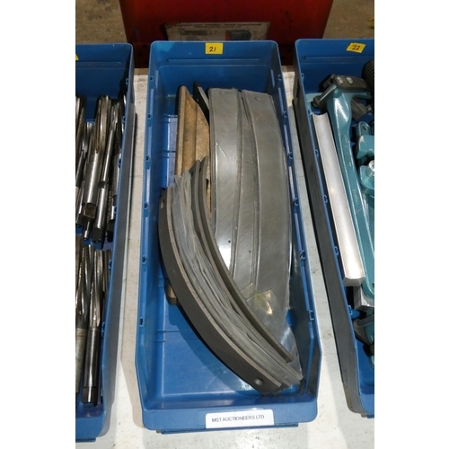 5090 - 1 box containing a quantity of various curved files  - The plastic box is included