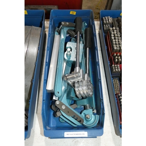 5091 - 1 box containing a quantity of various pipe benders - The plastic box is included