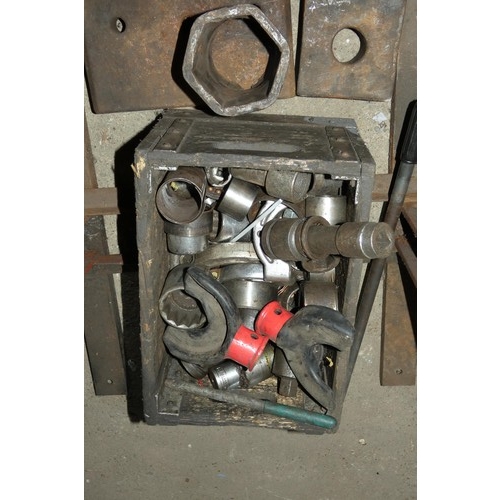 5136 - 1 x manual hydraulic workshop press (no capacity visible) and 1 box containing various tooling, sock... 