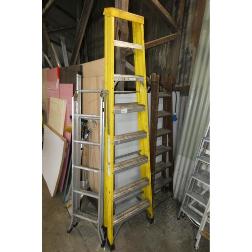 5752 - 1 x Draper Expert yellow fibre glass / aluminium step ladder and 1 x vintage wooden step ladder