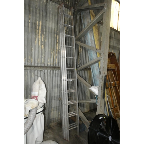 5770 - An aluminium triple extending ladder (3 x 11 rung). Please note that the second rung down on the nar... 