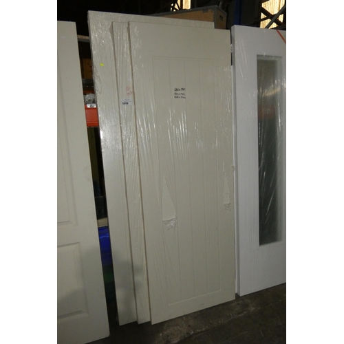 5809 - 3 x various doors comprising 1 at approx 686 x 1981mm, 1 at approx 762 x 1981mm and 1 at approx 838 ... 