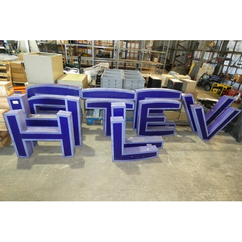 5894 - 12 x sign letters in two sizes, larger size approx 80cm high (vary slightly), smaller size approx 70... 