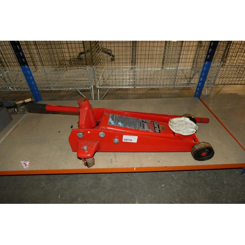 5910 - 1 x Clarke Strongarm 2 ton trolley jack with handle