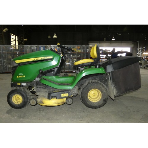 5997 - 1 x John Deere X350R ride on lawn mower with a Kawasaki SRB3/P V-0113 petrol engine manufactured 08/... 