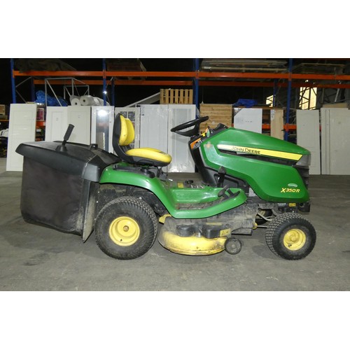 5997 - 1 x John Deere X350R ride on lawn mower with a Kawasaki SRB3/P V-0113 petrol engine manufactured 08/... 