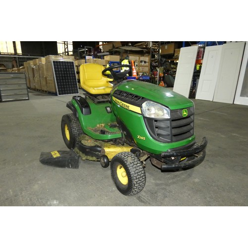 5996 - 1 x John Deere X145 ride on lawn mower with a John Deere 195 500cc petrol engine, digital hour meter... 