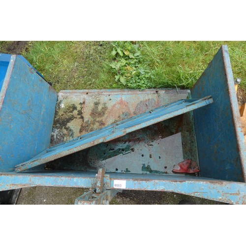 6003 - A 3-point link box with rear door measuring approx 152 cm x 95 cm x 65cm, no make or model visible -... 