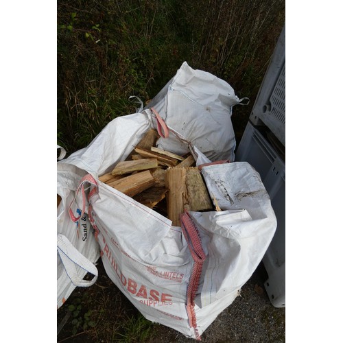 6021 - 2 dumpy bags containing a quantity of wood offcuts