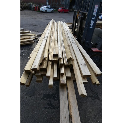 6031 - A quantity of various timber to include 7 x 4 cm, 8.5 x 4 cm, 4 x 4cm, lengths very up to approximat... 