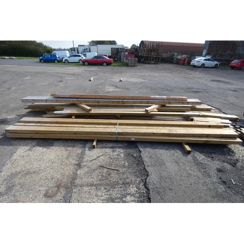 6032 - 6 lengths of timber measuring approx 17 cm x 8 cm x 460 cm - bottom stack