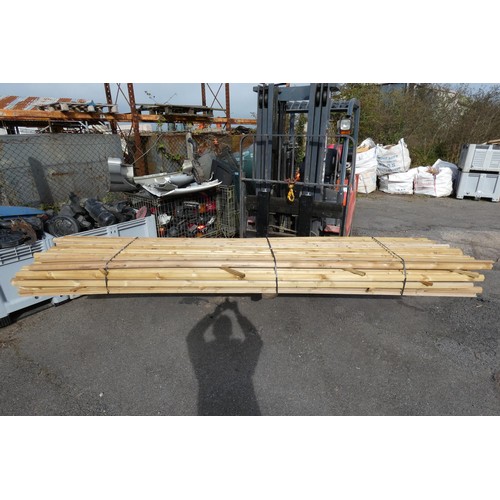 6033 - A large quantity of fence capping measuring up to approximately 360 cm - top stack