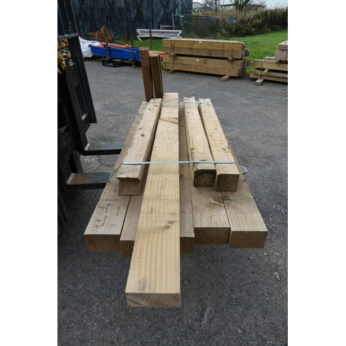 6038 - A quantity of timber to include 10 cm x 10 cm, 14 cm x 10 cm, 15 cm x 7.5 cm lengths vary up to appr... 