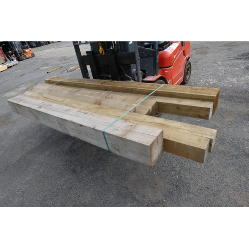 6040 - A quantity of timber to include 20 cm x 20 cm, 24 cm x 12 cm, 12cm x 12cm - top stack