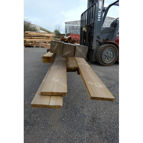 6042 - A quantity of various timber to include 10cm x 10 cm, and a quantity of tongue and groove, lengths v... 