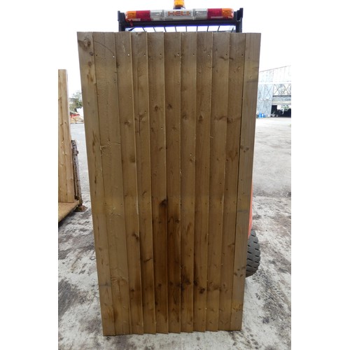 6048 - 1 wooden gate measuring approx 90 x 175cm