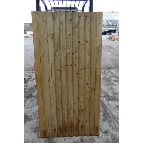 6050 - 1 wooden gate measuring approx 90 x 175cm