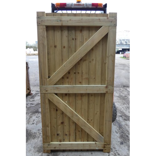 6050 - 1 wooden gate measuring approx 90 x 175cm