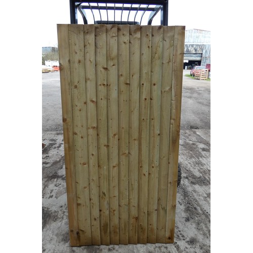 6051 - 1 wooden gate measuring approx 90 x 175cm