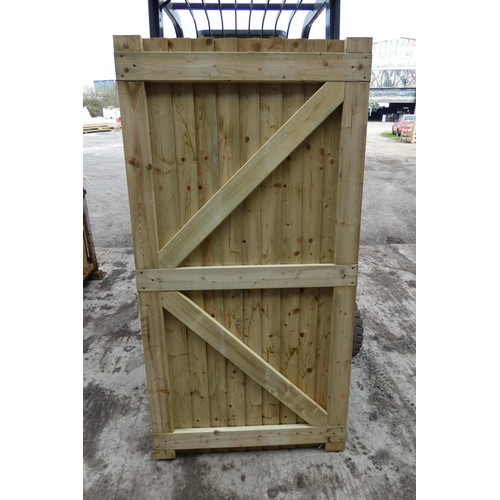 6051 - 1 wooden gate measuring approx 90 x 175cm