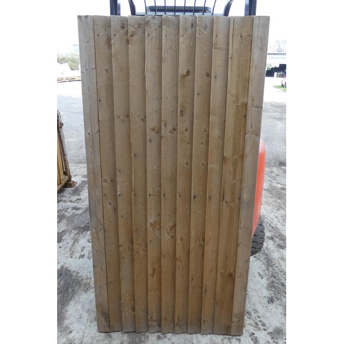 6052 - 1 wooden gate measuring approx 90 x 175cm