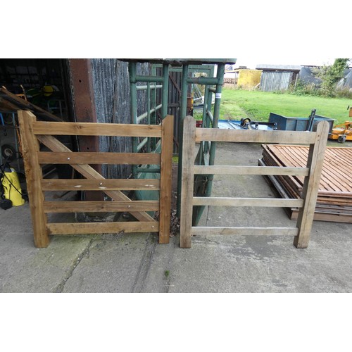 6052A - 1 hardwood (Oak) gate (no crossrail) and 1 other wooden gate, each measuring approx 121cm / 4'