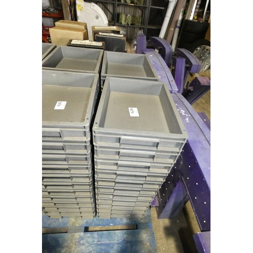 5879 - 24 x grey plastic stacking trays each approx 40 x 30 x 7cm high