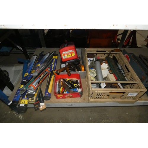 5629 - A quantity of various hand tools, two blue metal tool boxes etc. Contents of 1 shelf and please note... 