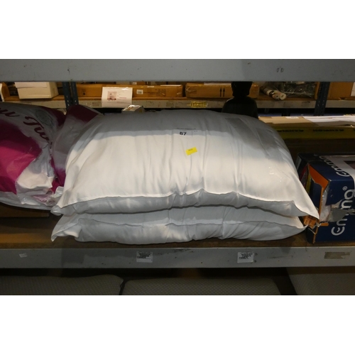 87 - 2 x Slumberdown Made For You Two pillows (1 x firm x 1 x medium)