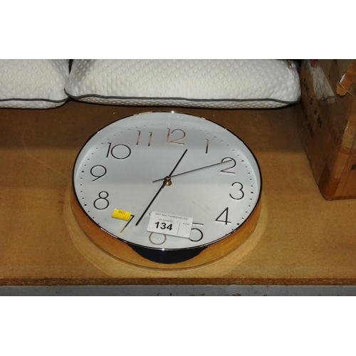 134 - 1 x Quartz wall clock diameter approx 30cm