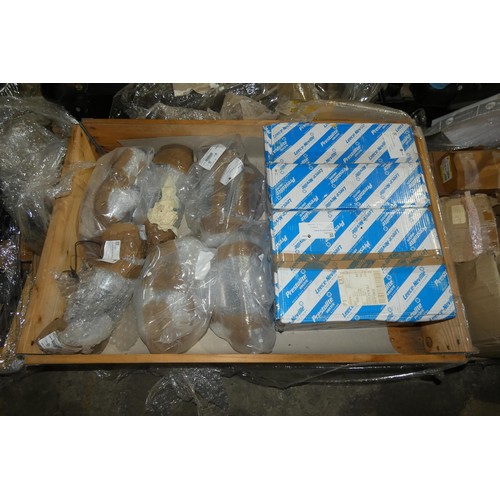 5855 - 1 pallet containing 8 x M105R starter motors