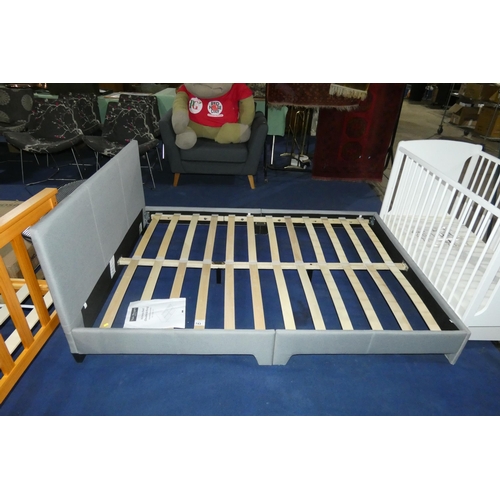 743 - A Vida Designs Victoria 4ft 6inch bed frame - Built