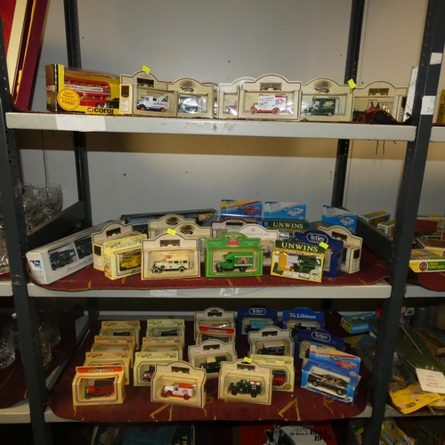 3077 - A quantity of miscellaneous boxed diecast and other model vehicles (three shelves)