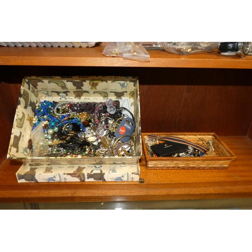 3100 - A quantity of miscellaneous costume jewellery (one shelf)