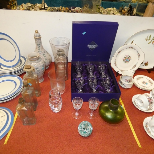 3191 - A boxed set of six Edinburgh crystal wine glasses and a quantity of miscellaneous decorative glasswa... 