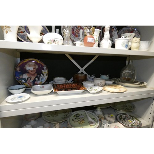 3017 - A quantity of miscellaneous decorative chinaware, glassware, trinkets and ornaments etc (four shelve... 