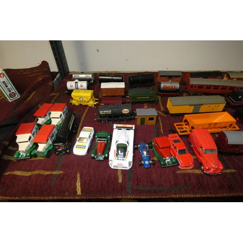 3072 - A quantity of Vollmer HO model railway accessories, model railway track, locomotives rolling stock a... 