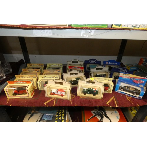 3077 - A quantity of miscellaneous boxed diecast and other model vehicles (three shelves)