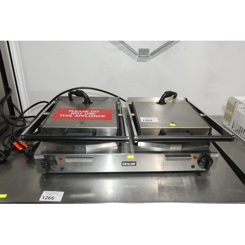 1265 - A commercial stainless steel twin contact grill by Lincat, requires attention - trade