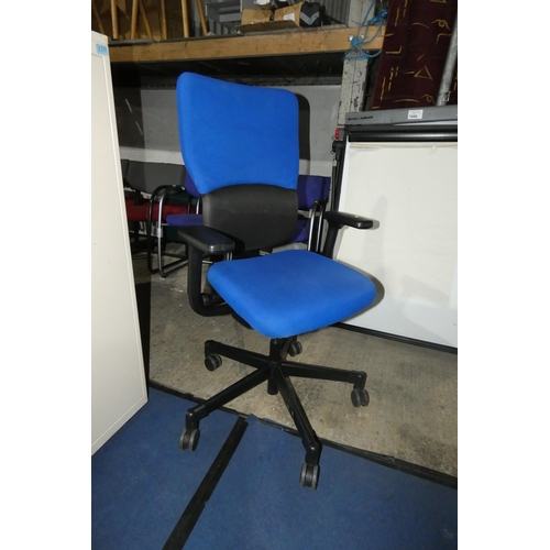 1465 - 1 x Steelcase blue upholstered office swivel chair