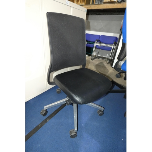 1466 - 1 x Gispen black upholstered office swivel chair (no arms)