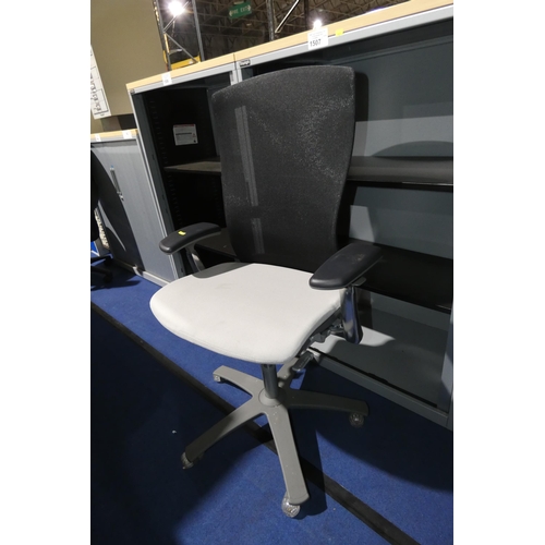 1469 - 1 x Knoll office swivel chair with mesh back panel