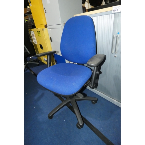 1471 - 1 x blue upholstered office swivel chair