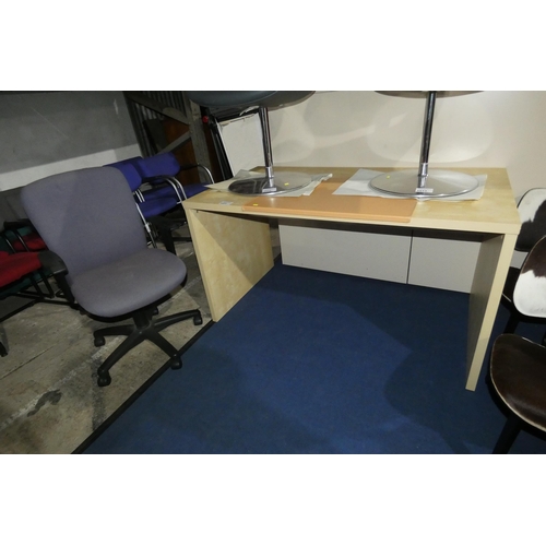 1511 - 1 x wood effect office table approx 140 x 75cm and 1 x office swivel chair