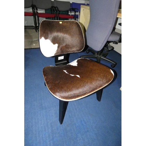 1514 - A vintage Vitra Eames LCW calf skin plywood group lounge chair with black ash frame RRP £2700