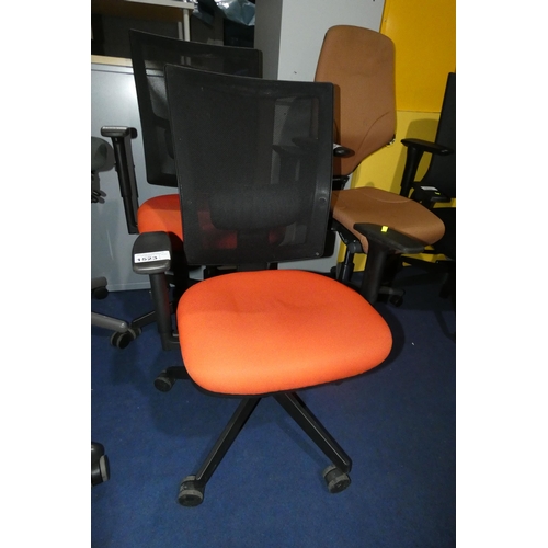 1523 - 1 x Unite Synchro red upholstered office swivel chair with black mesh back panel