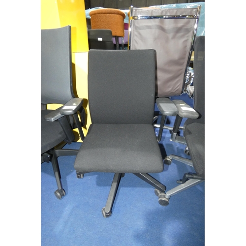 1527 - 1 x Comforto black upholstered office swivel chair